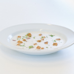 Knoblauchcrèmesuppe mit Croûtons